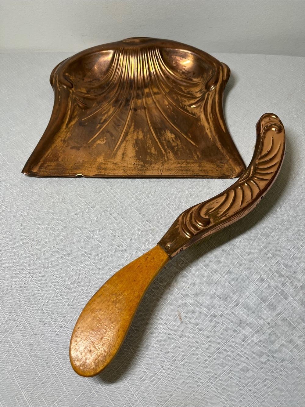 Vintage Copper BELDRAY Crumb catcher and Brush Set 
Early 1900’s. Antique